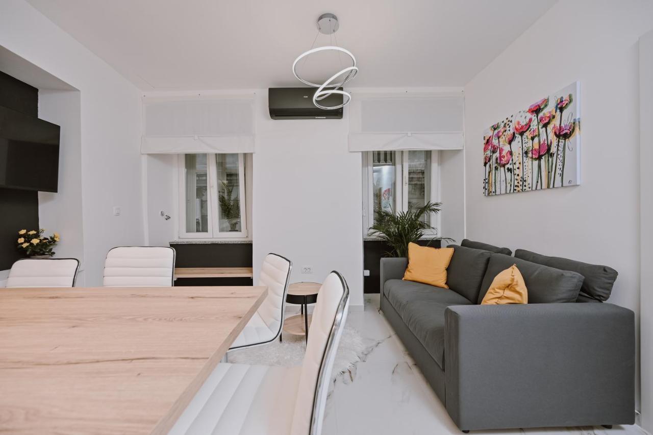 Old Square Apartment Rijeka Exterior photo